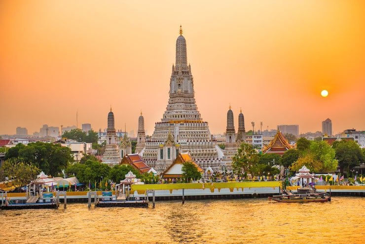 beautiful temple dawn wat arun thonburi west bank chao phraya river sunset with shining sun bangkok thailand 104337 7807