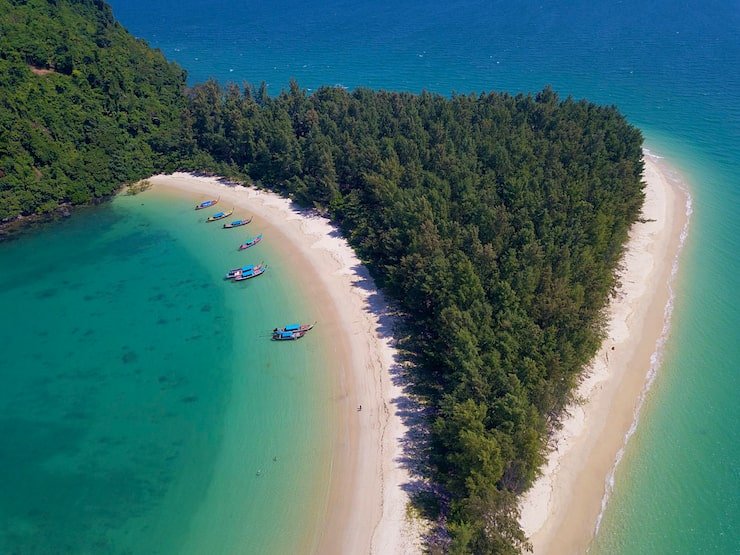 high angle view beach 1048944 11065739