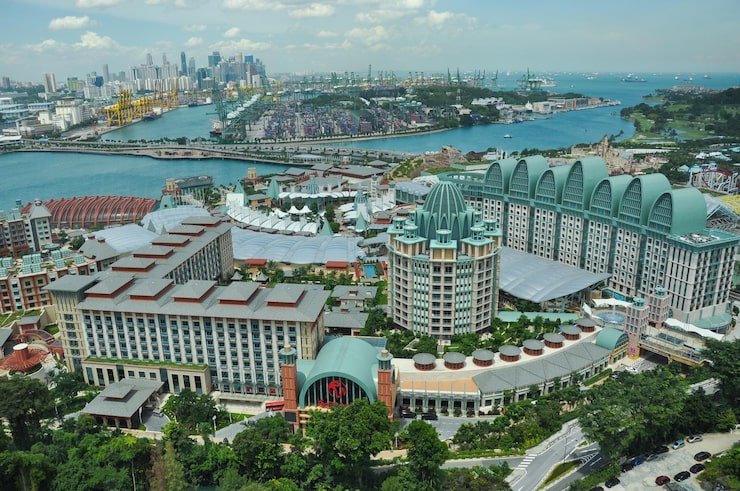 high angle view buildings sea against sky 1048944 5240053