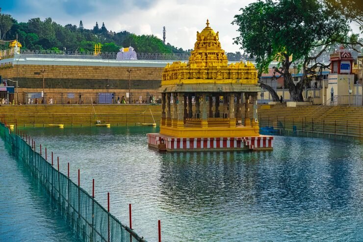 reflection building water 1048944 18093164