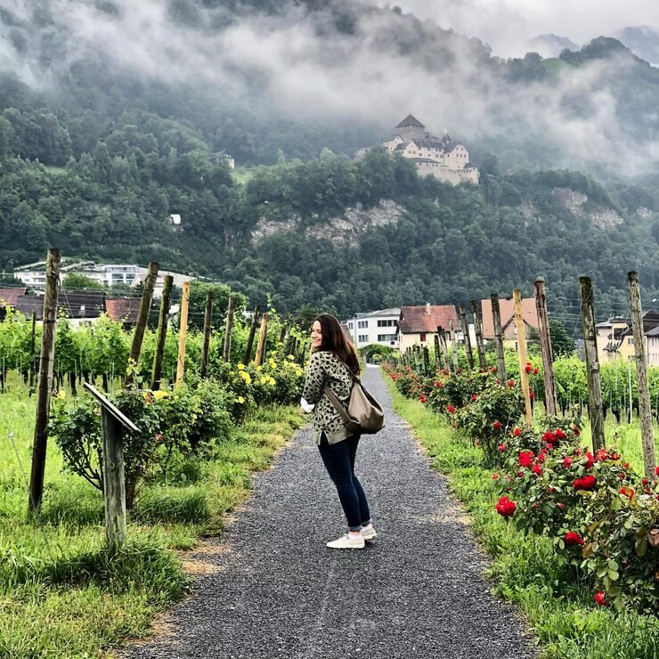 woman landscape against mountains 1048944 12952862